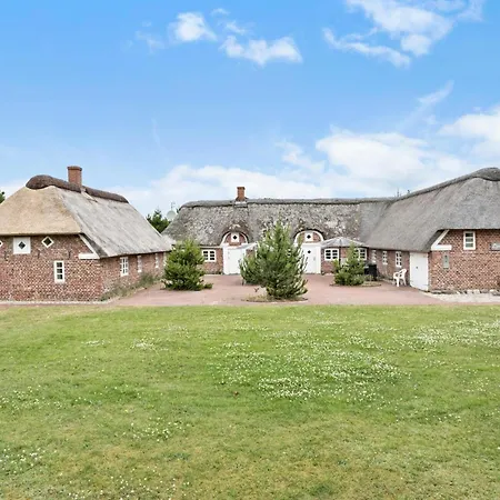 Feriehus Amazing In With Wifi